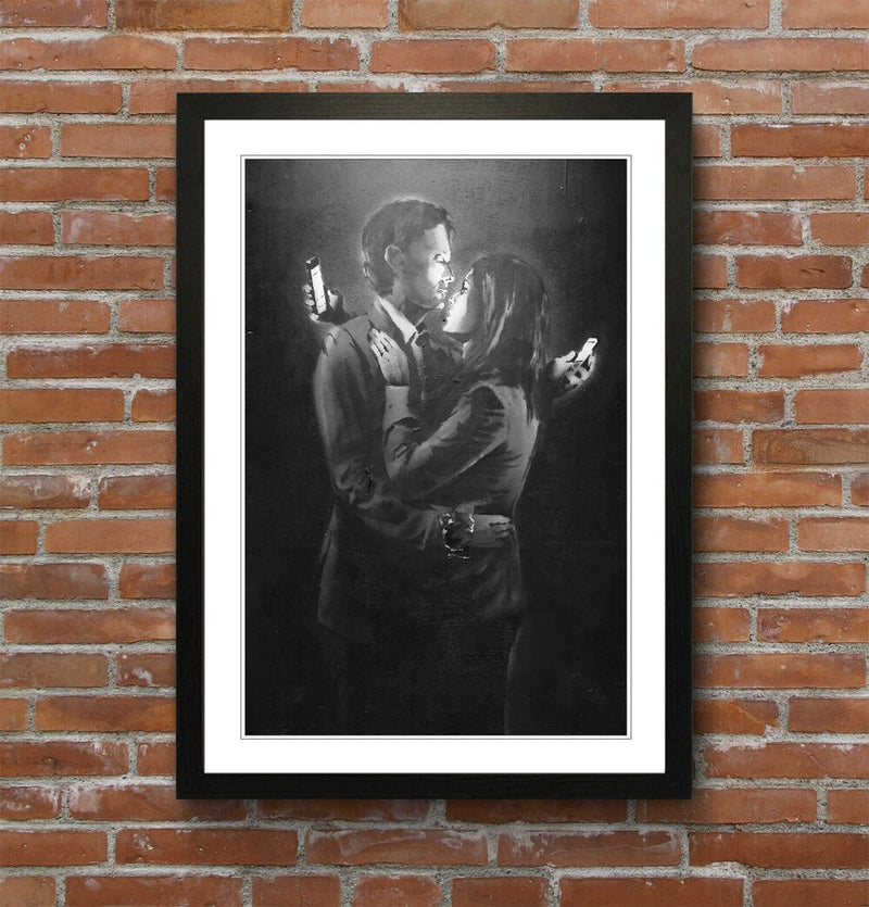 Banksy Framed Poster – Mobile Lovers Artwork | Urban Street Art Print | Ready To Hang Frame