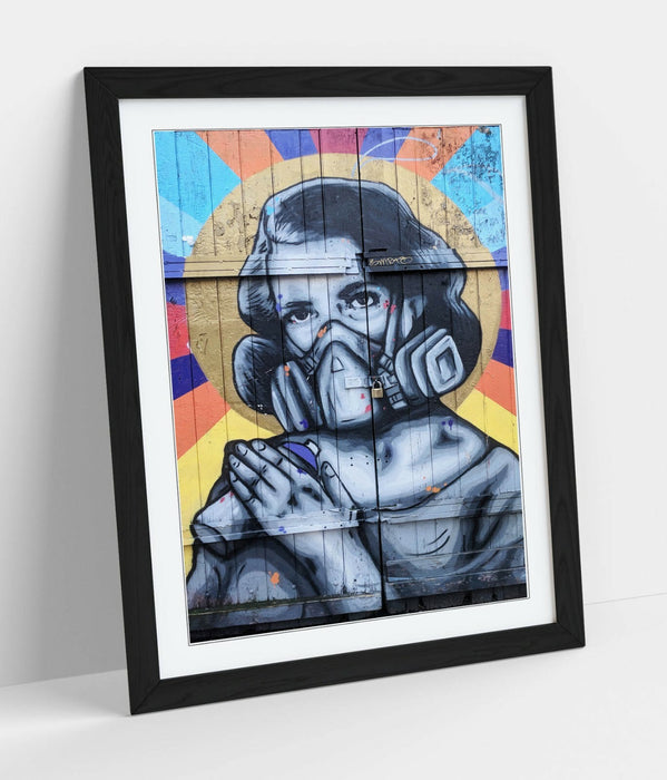 WOMAN GAS MASK EAST LONDON GRAFFITI 1 -ART FRAMED POSTER PICTURE PRINT ARTWORK
