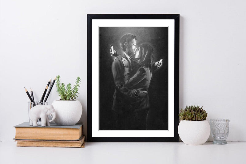 Banksy Framed Poster – Mobile Lovers Artwork | Urban Street Art Print | Ready To Hang Frame