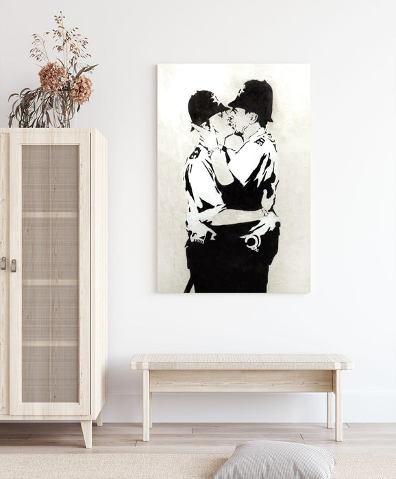 BANKSY CANVAS STREET WALL ART PRINT ARTWORK - PREMIUM VARNISHED KISSING COPPERS