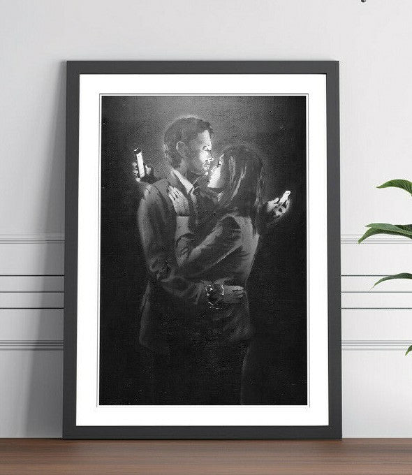 Banksy Framed Poster – Mobile Lovers Artwork | Urban Street Art Print | Ready To Hang Frame