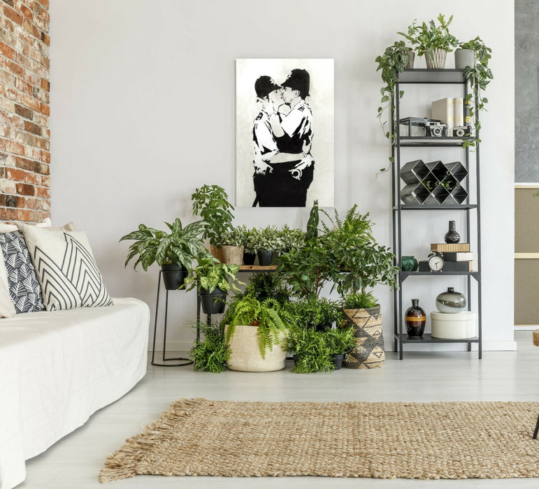 BANKSY CANVAS STREET WALL ART PRINT ARTWORK - PREMIUM VARNISHED KISSING COPPERS
